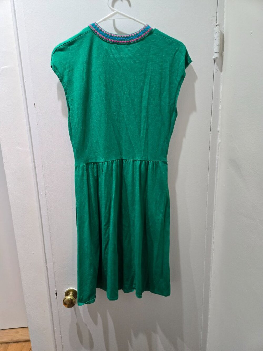 Boden: Chloe Embroidered Short Dress in Rich Emerald - Picture 7 of 7